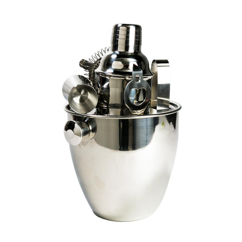Stainless steel cocktail set with bar accessories